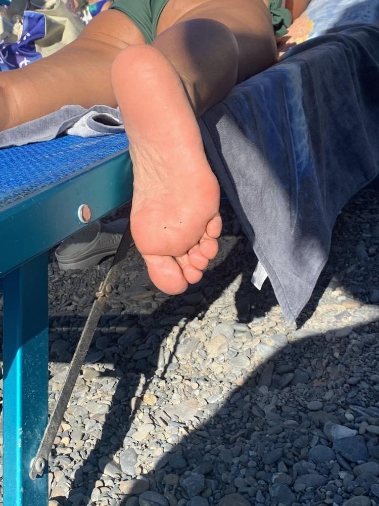 25P Hot Beach feet