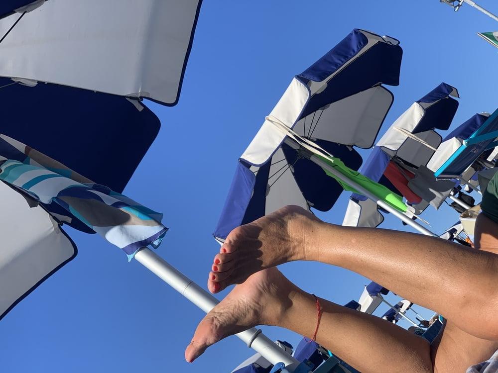 25P Hot Beach feet