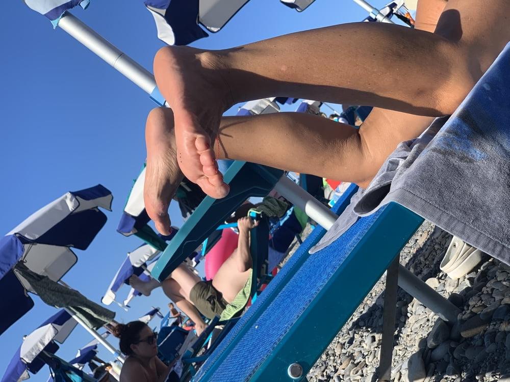 25P Hot Beach feet