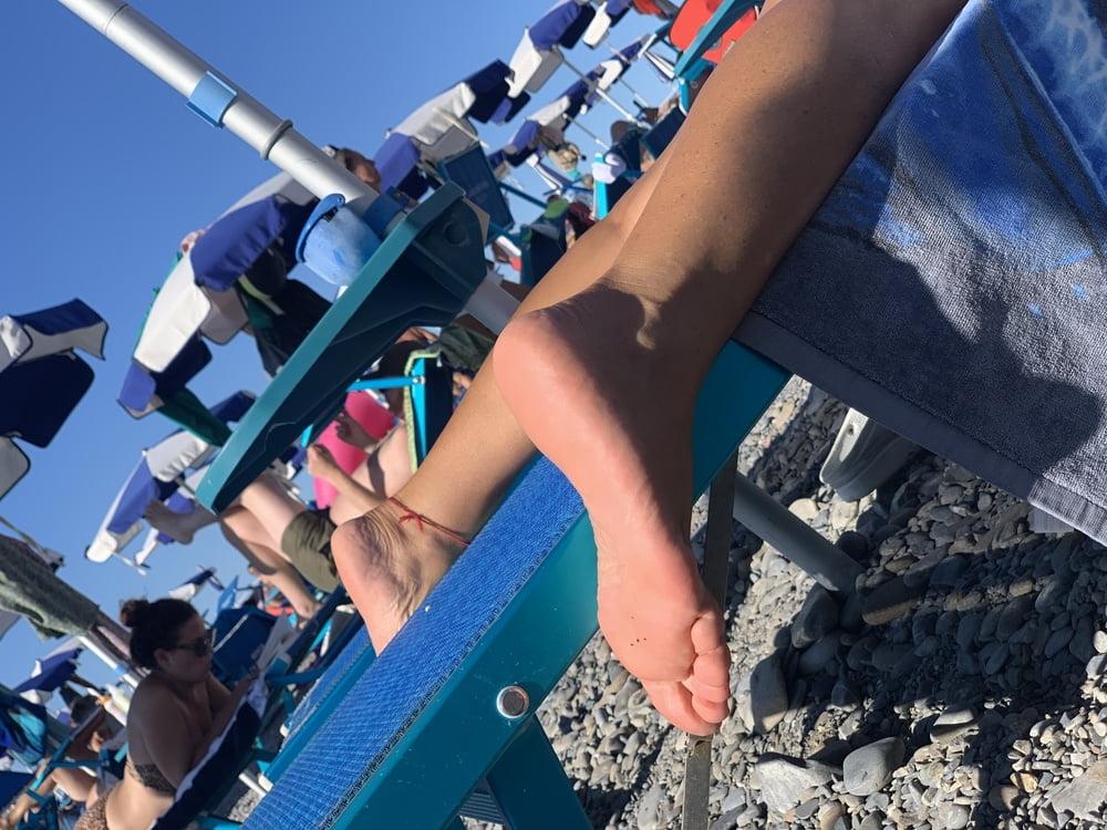 25P Hot Beach feet