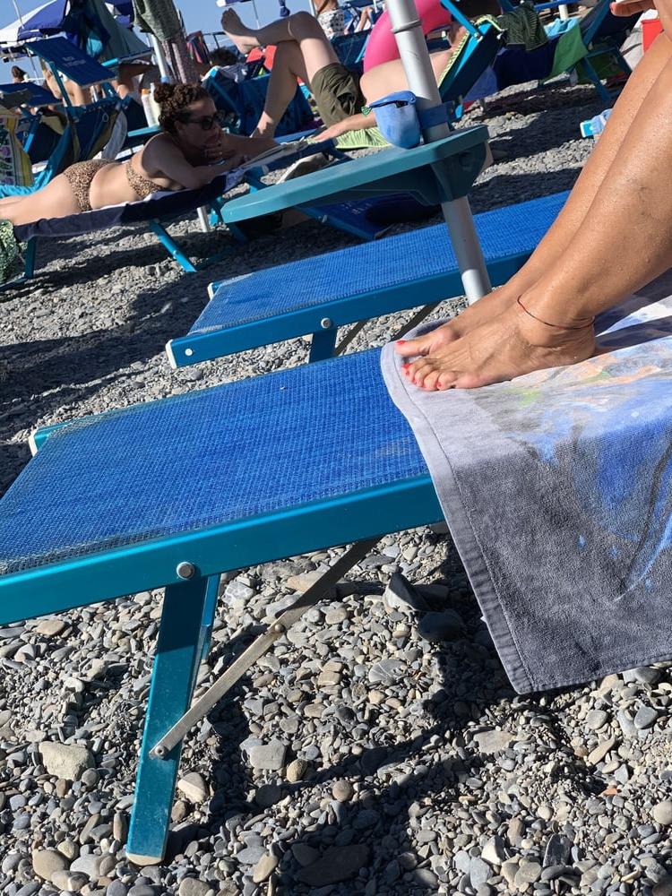 25P Hot Beach feet