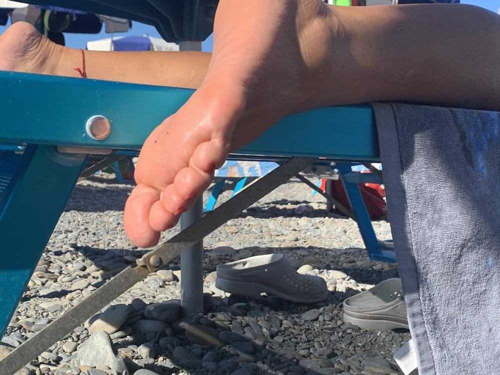 25P Hot Beach feet