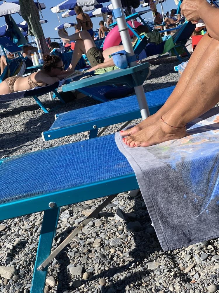 25P Hot Beach feet