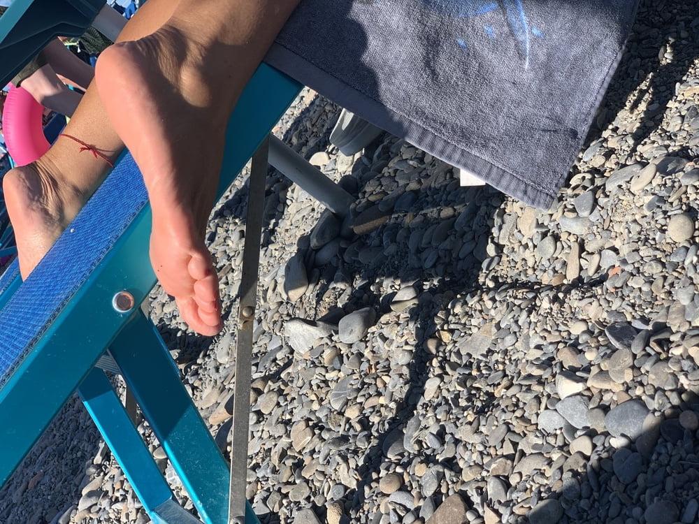 25P Hot Beach feet