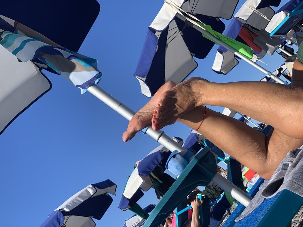 25P Hot Beach feet