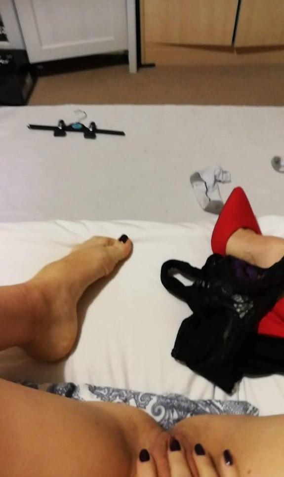 11P My feet and my pussy for you