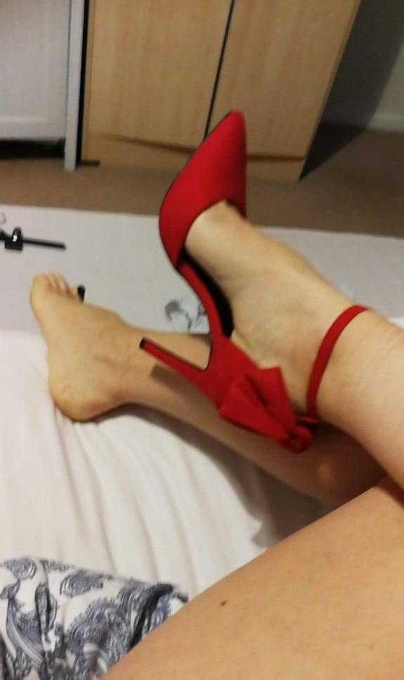 11P My feet and my pussy for you