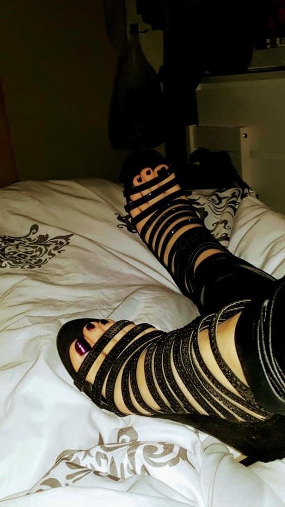 11P My feet and my pussy for you