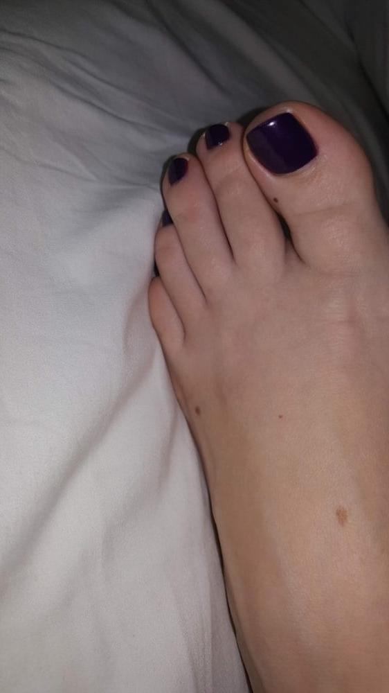 11P My feet and my pussy for you