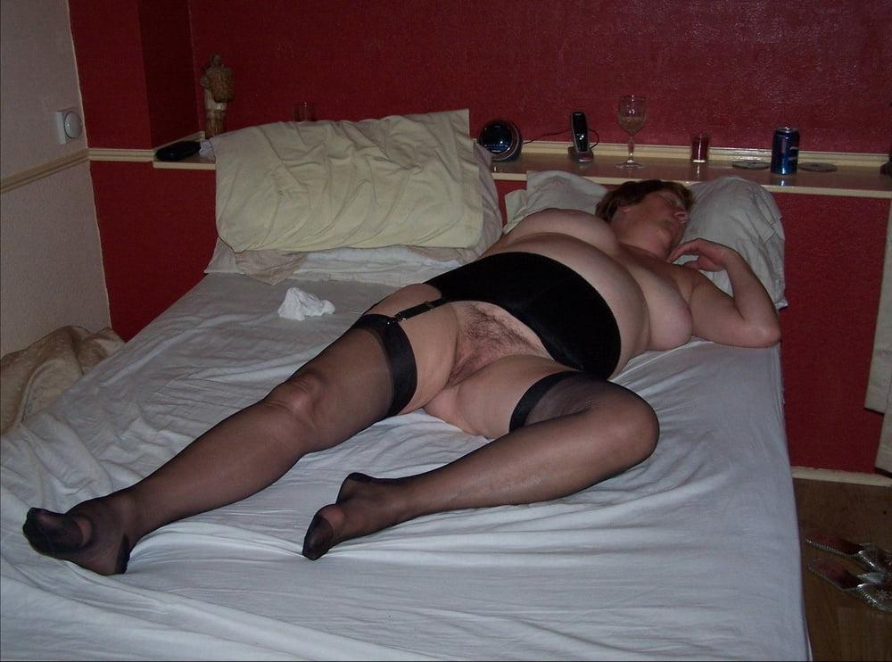 25P British old whore Barbara Anna is a meaty fuckdoll
