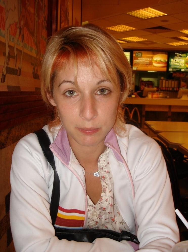25P Cute Blonde With Red Highlights