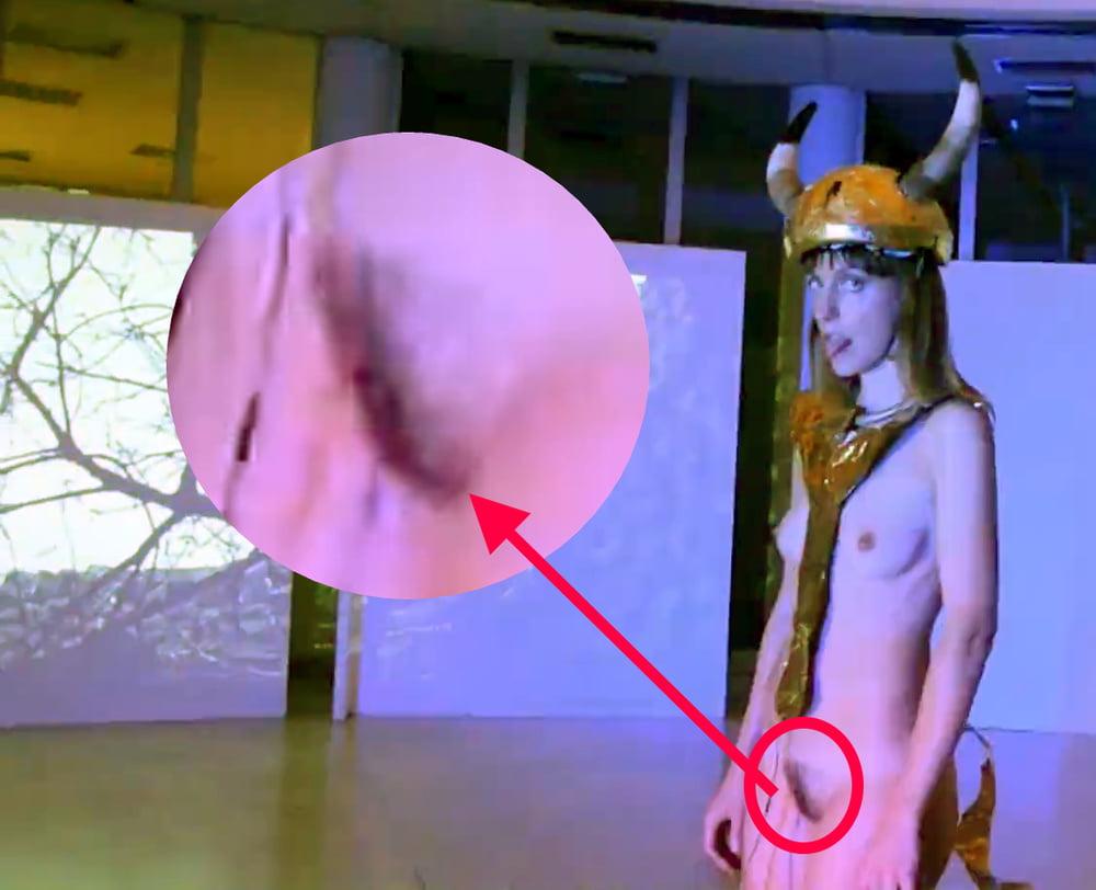 7P Jatun Risba is expecting you to touch her pussy