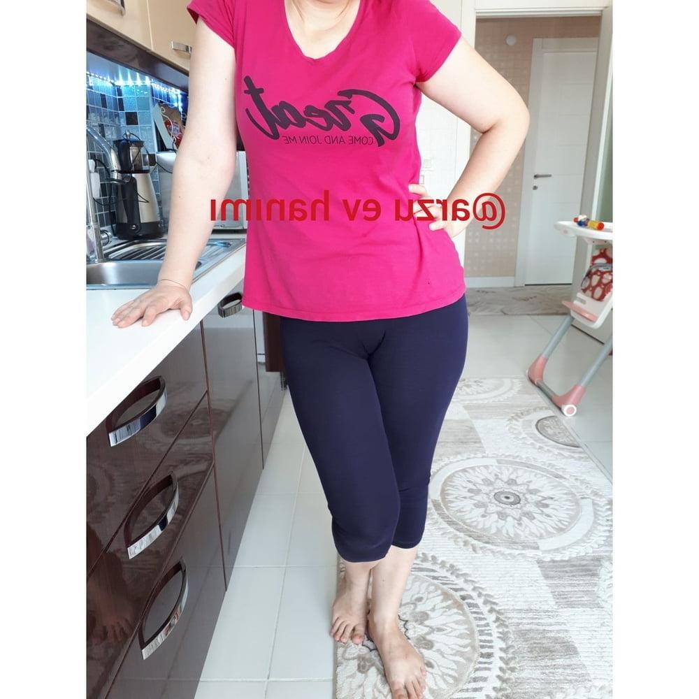 25P Turkish milf pussy feet