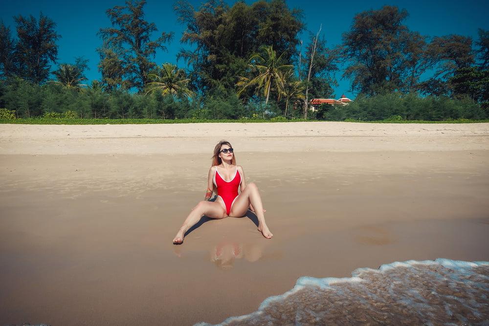 10P KFOX - Red Bikini