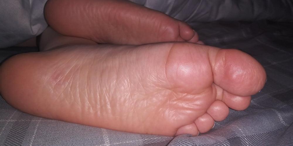 12P Wife's hot asleep feet