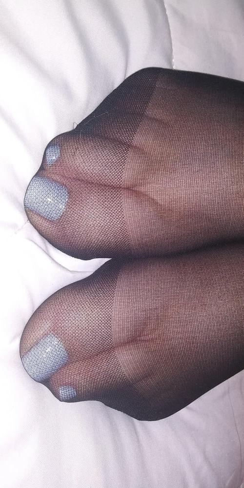 12P Wife's hot asleep feet
