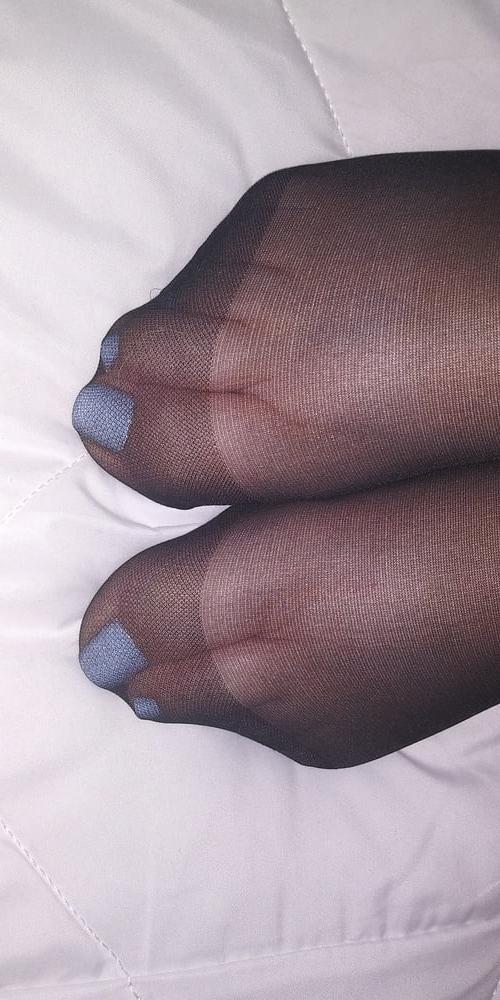 12P Wife's hot asleep feet