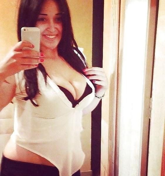 25P Worthless chubby Arab cunt