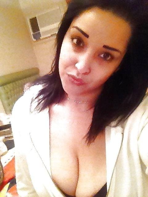 25P Worthless chubby Arab cunt