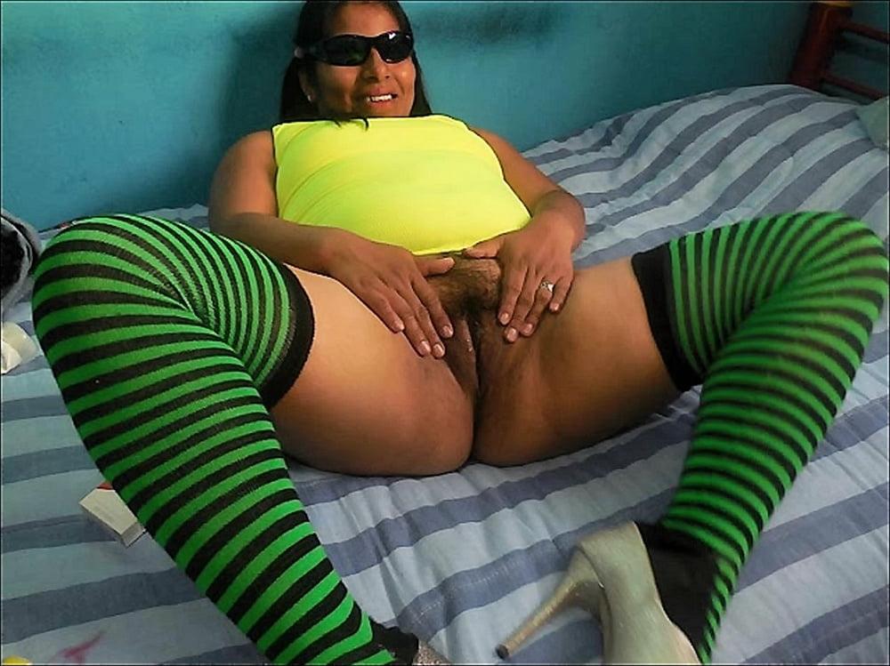 25P SHOWING JUICY PUSSY 27