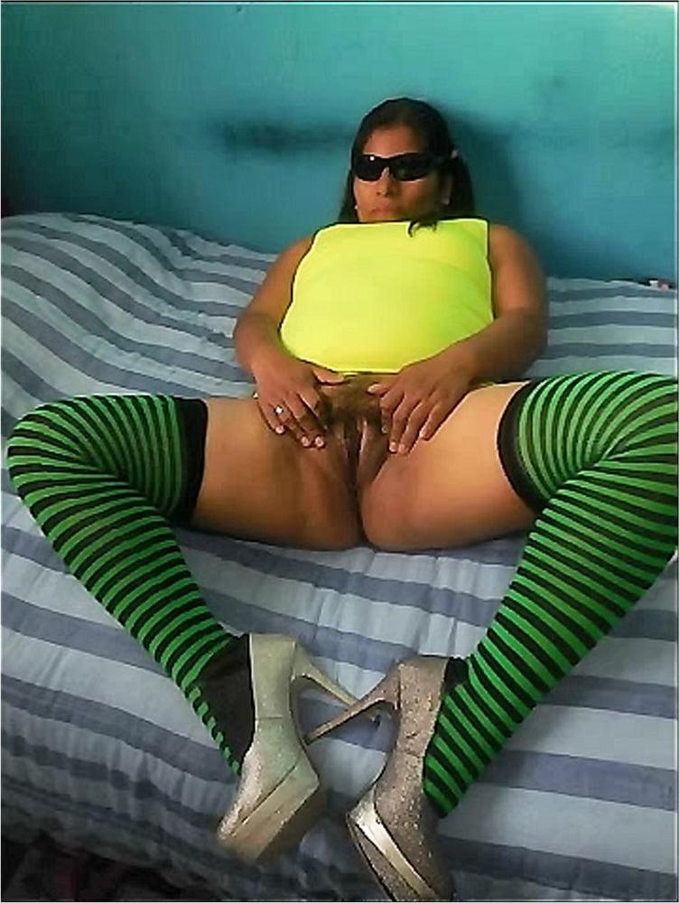 25P SHOWING JUICY PUSSY 27