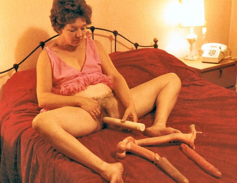 25P Wives And Toys #2273