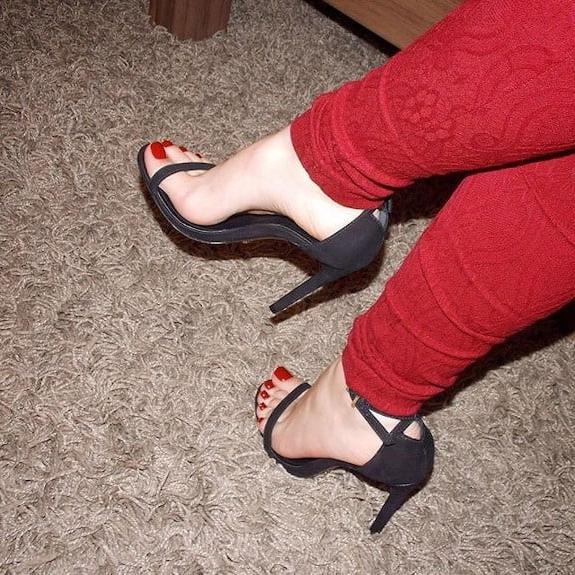 25P My sexy feet in stocking and heels
