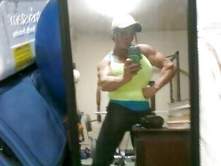 25P Muscle Goddess Lynn McCrossin Recent Sexting Pics