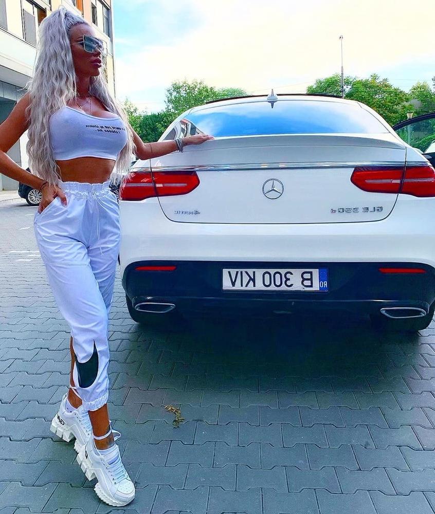 25P Wank Goddess Loredana Chivu