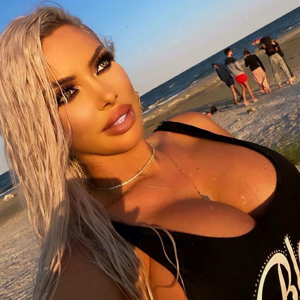 25P Wank Goddess Loredana Chivu