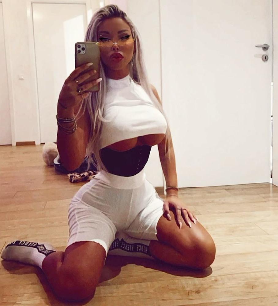 25P Wank Goddess Loredana Chivu