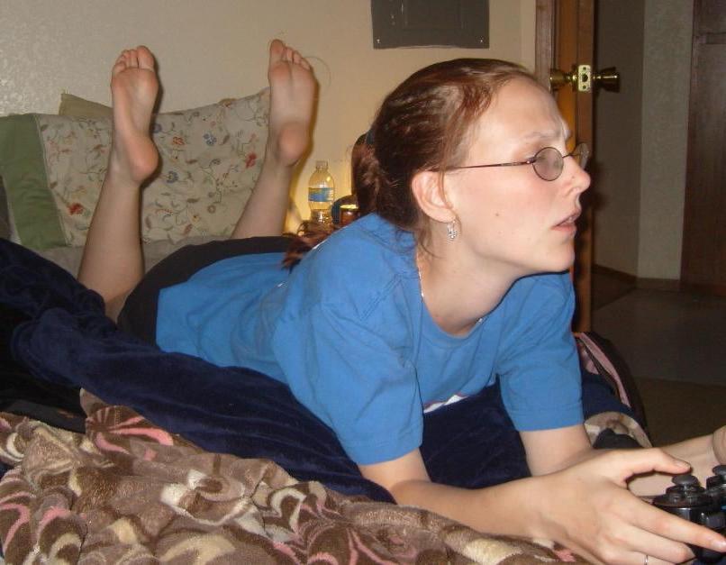 9P Yummy Bobbi's teen feet
