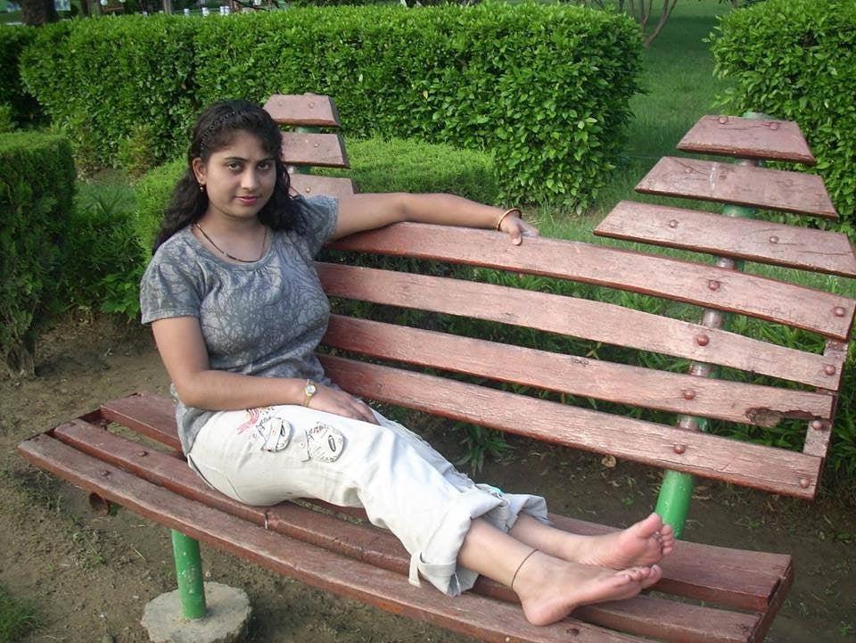 25P Sexy Indian feet