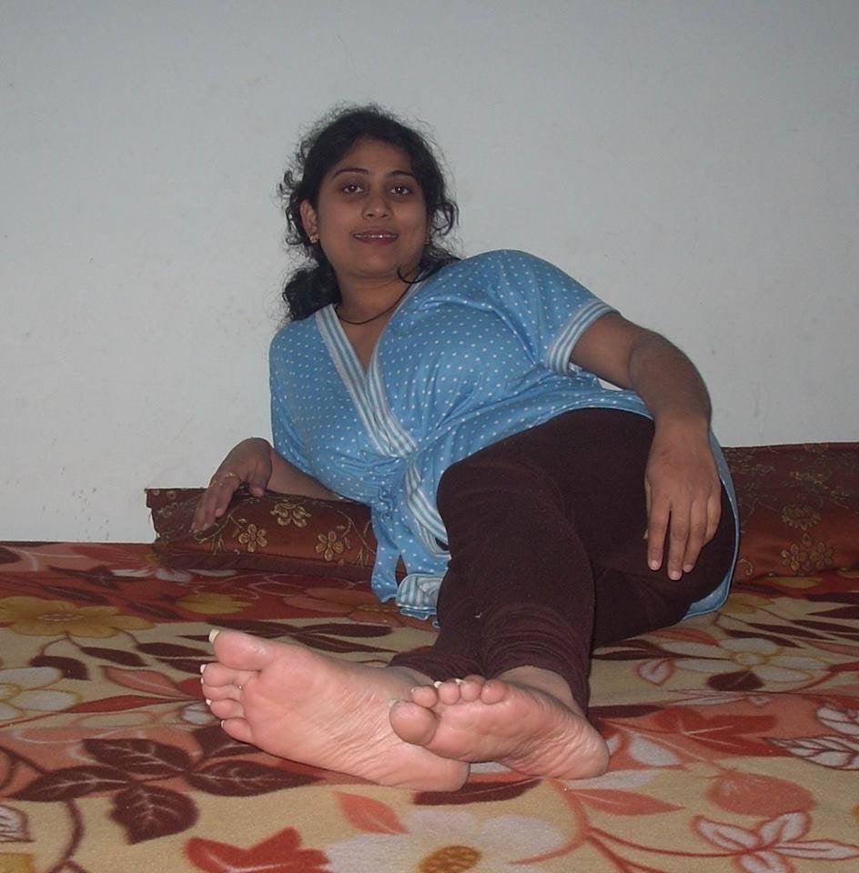 25P Sexy Indian feet