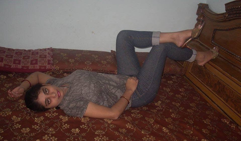 25P Sexy Indian feet