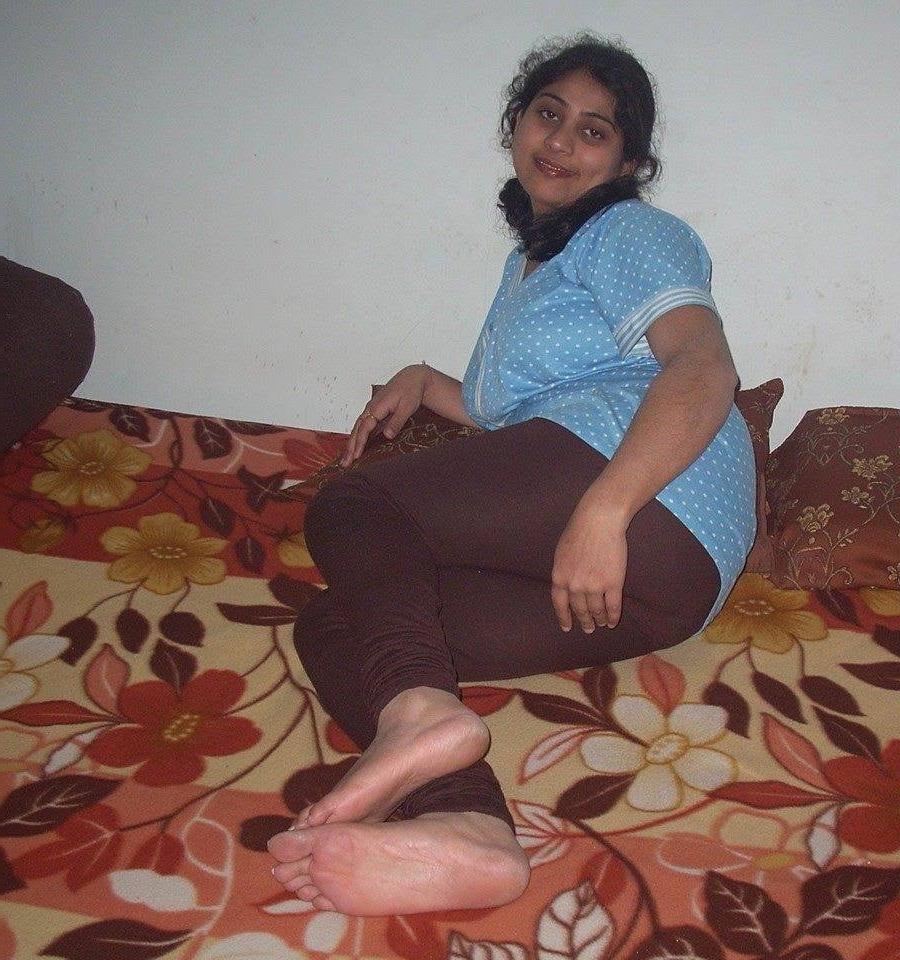 25P Sexy Indian feet