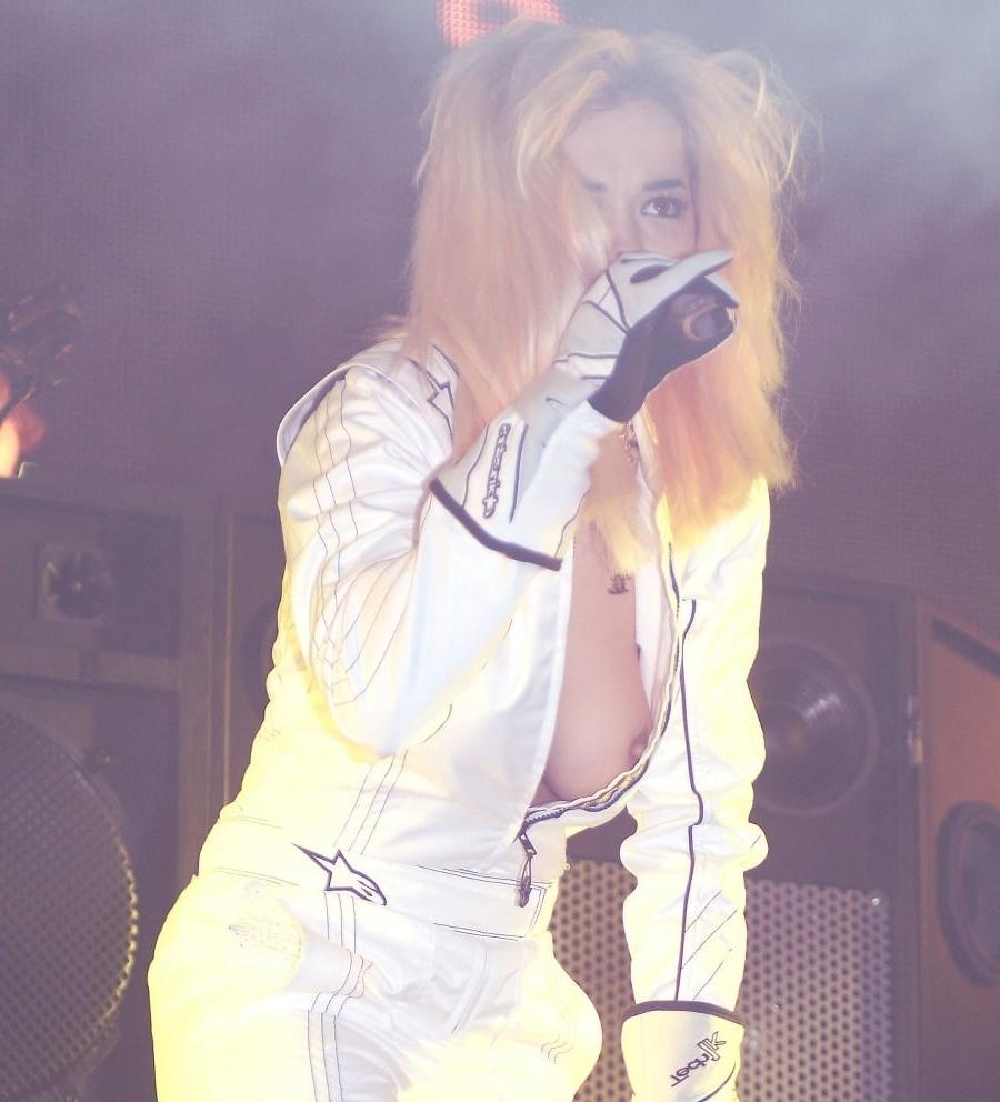 22P RITA ORA the queen
