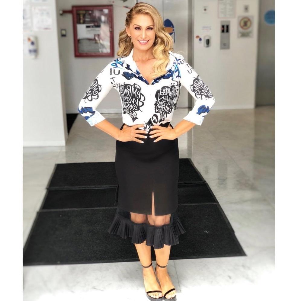 25P Anette Cuburu feet