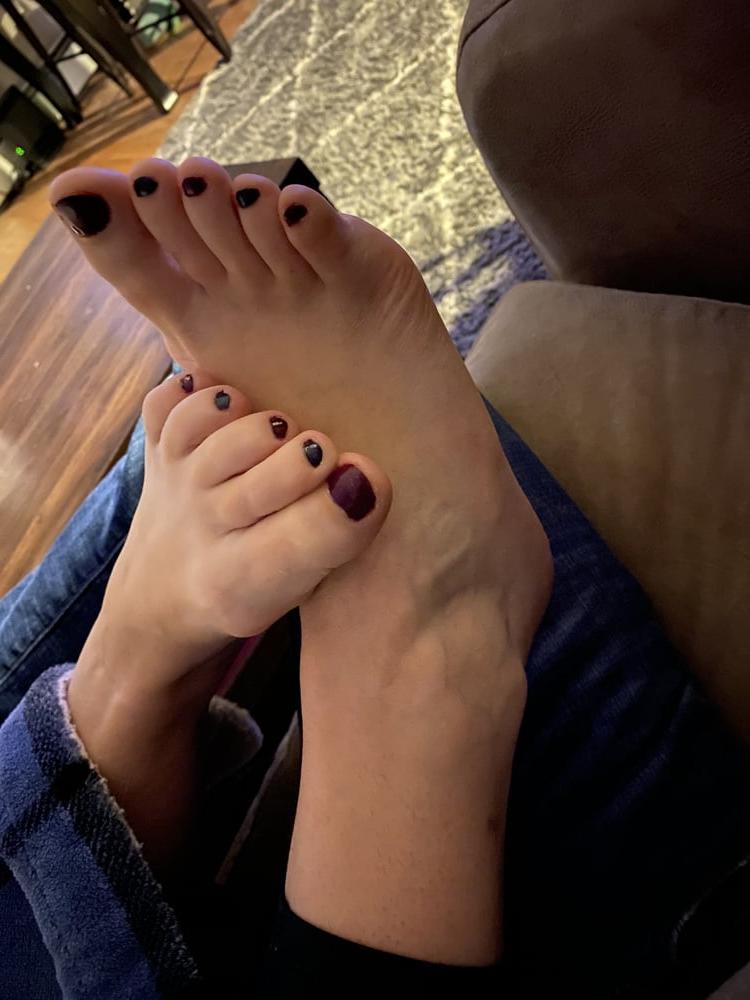 20P GFs sexy feet