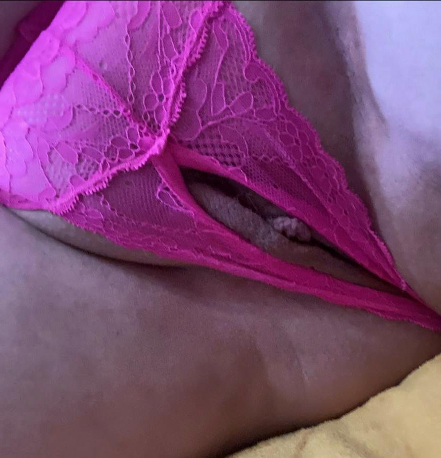 24P Pam Chubby Big Tits Slag Spreads Her Cunt 16