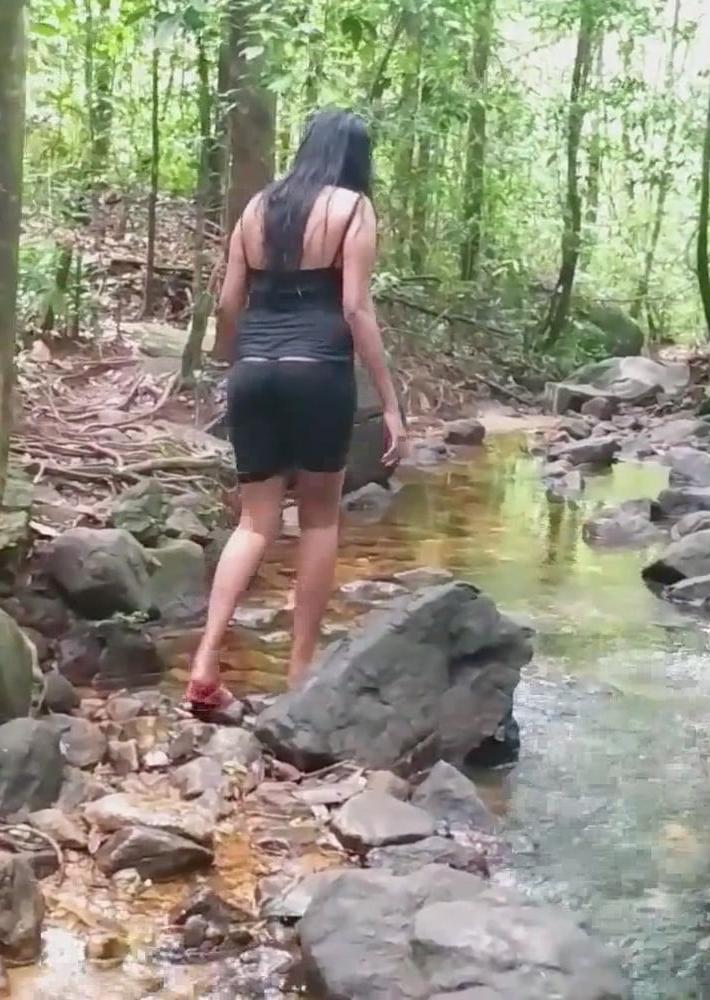 6P sri lankan jungle girl.non nude