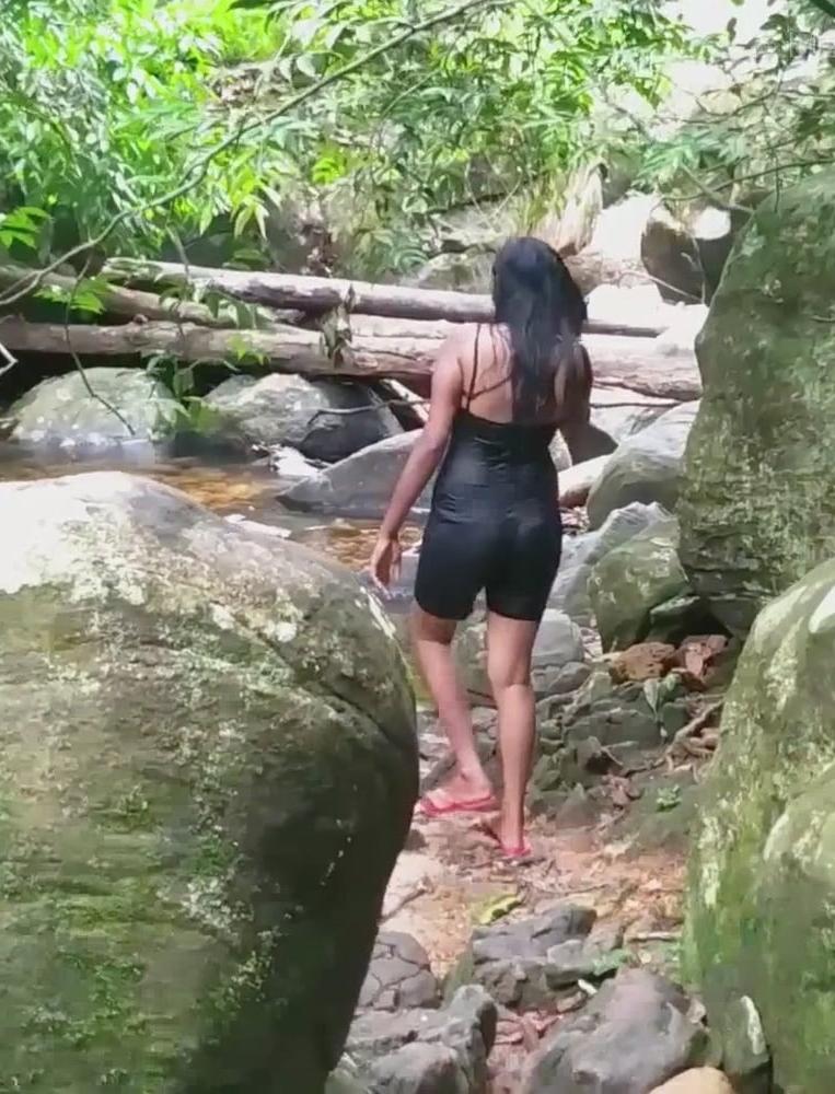 6P sri lankan jungle girl.non nude
