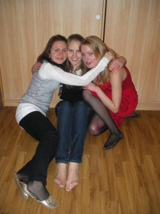 25P candid nylon feet  Facebook 2