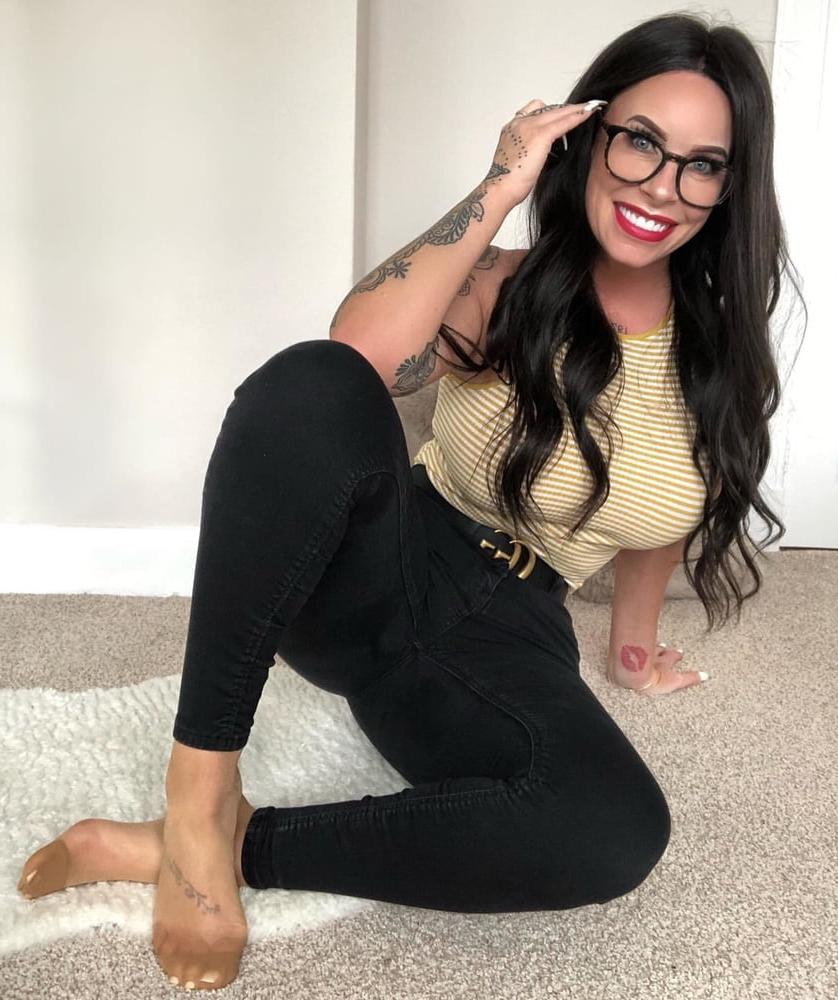 25P candid nylon feet  Facebook 2