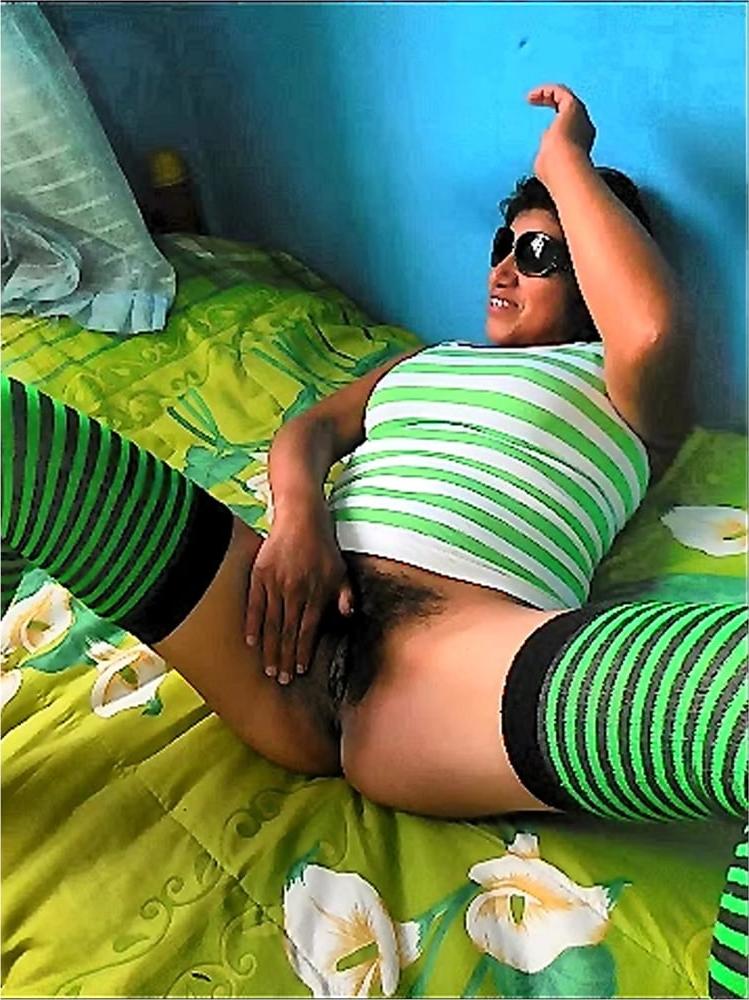 25P SHOWING JUICY PUSSY 26