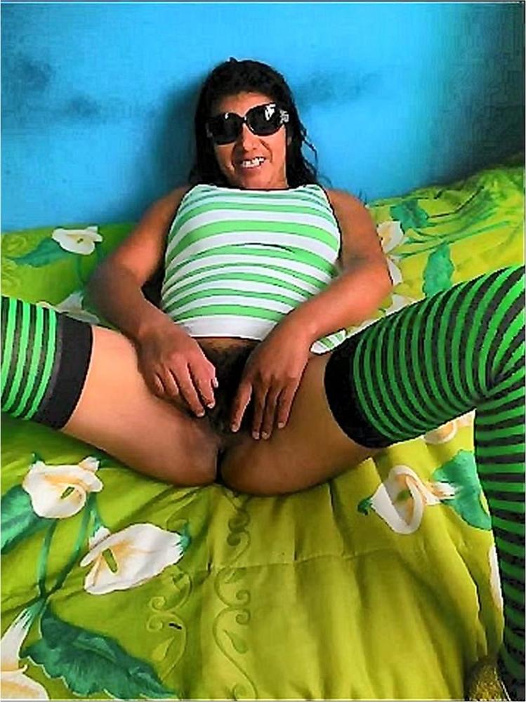 25P SHOWING JUICY PUSSY 26