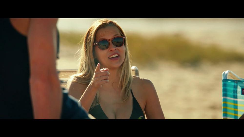 25P Teresa Palmer süße Frau