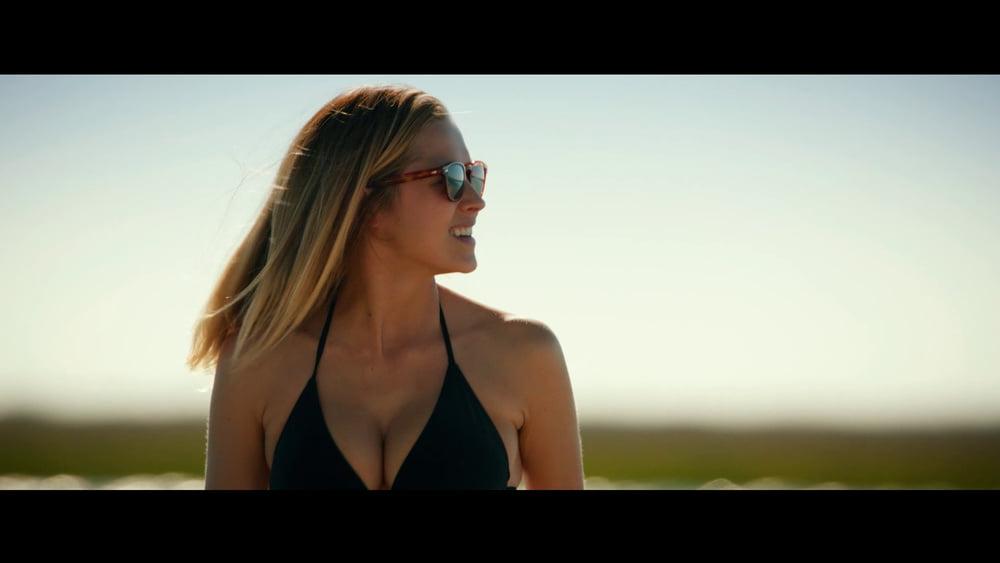 25P Teresa Palmer süße Frau