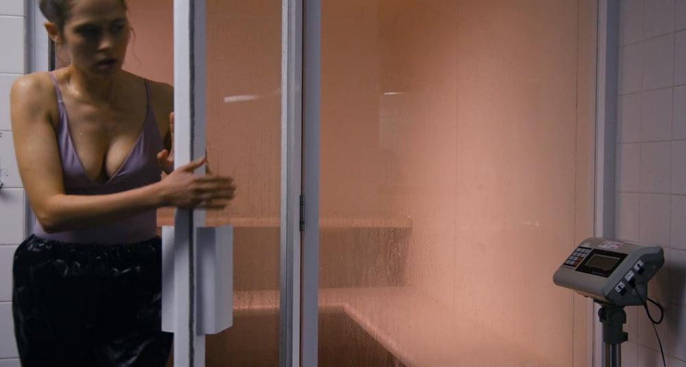 25P Teresa Palmer süße Frau