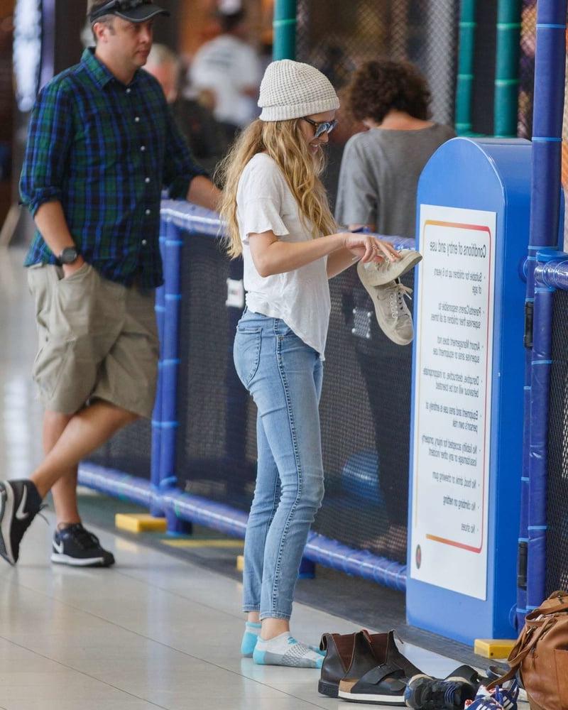 25P Teresa Palmer süße Frau